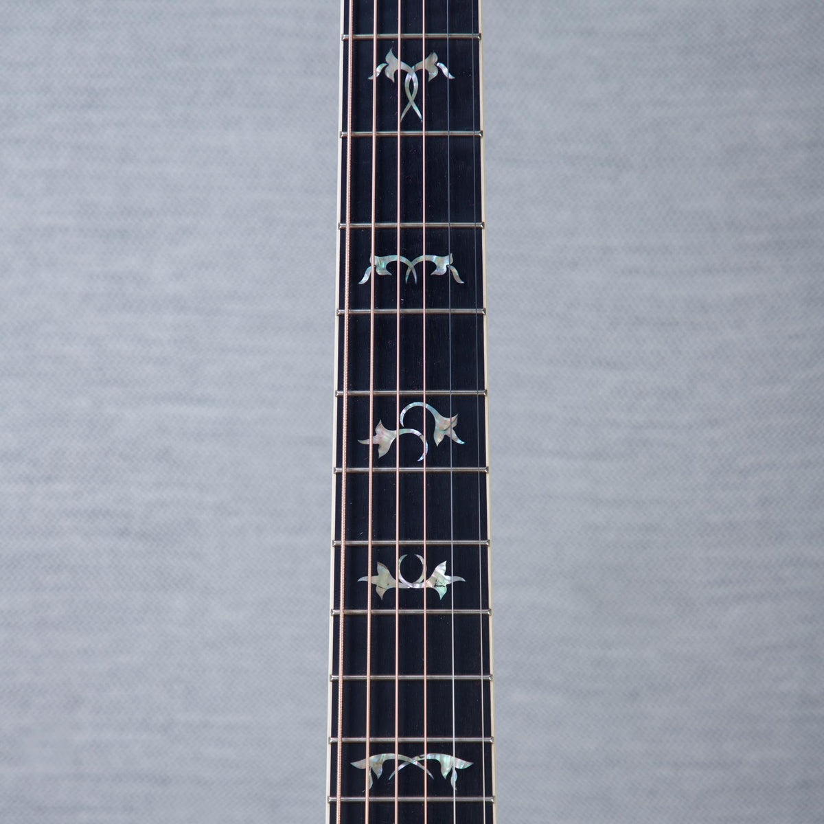 Taylor Special Edition Legacy 810e Acoustic Electric Guitar - Heritage Burst - #1210135074 - View 4 | MusicMarket