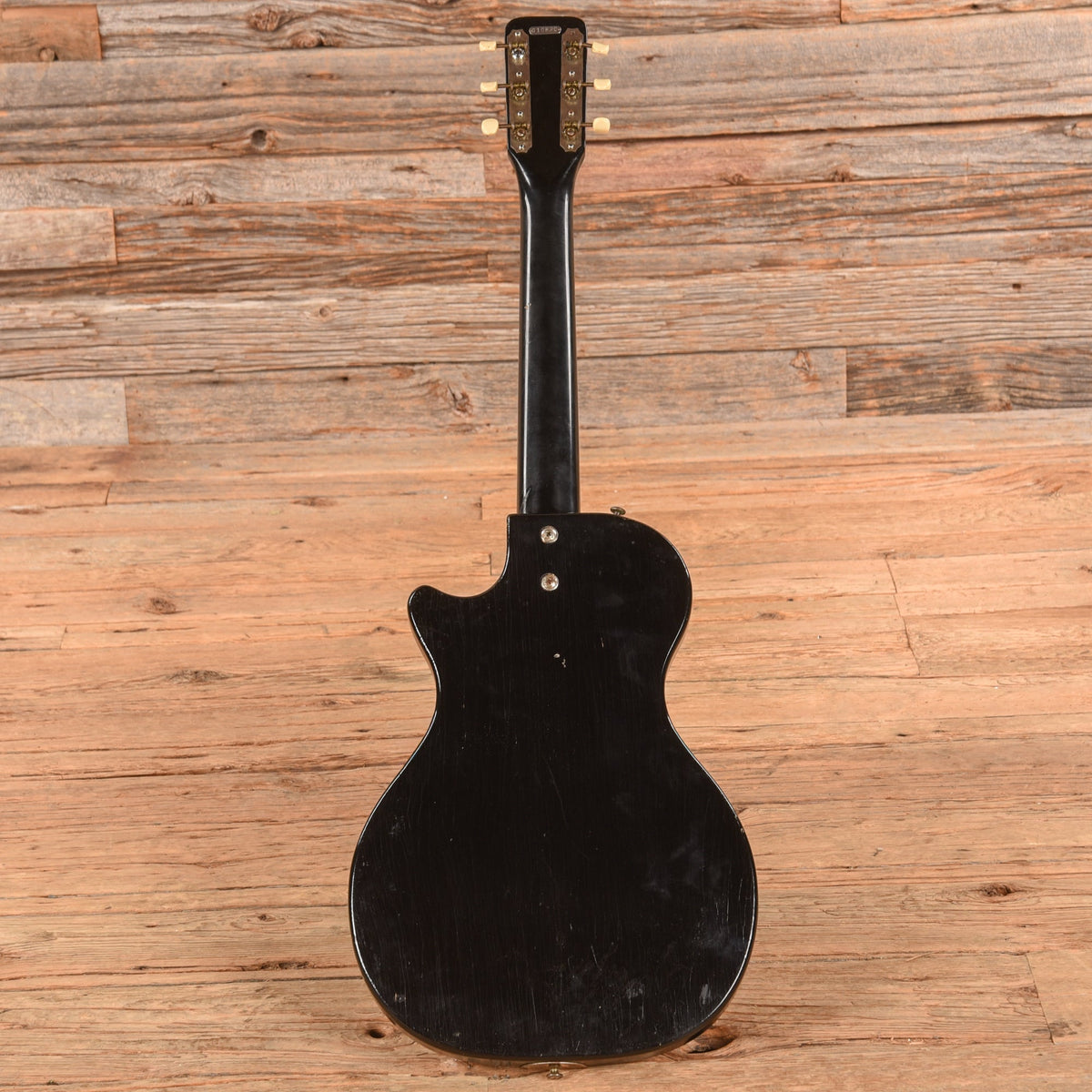 Airline Model 7214 Guitar w/ Amp in Case Black 1960s - View 5 | MusicMarket