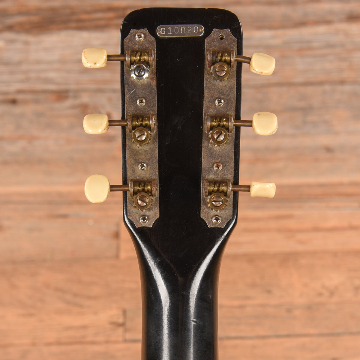 Airline Model 7214 Guitar w/ Amp in Case Black 1960s - View 7 | MusicMarket