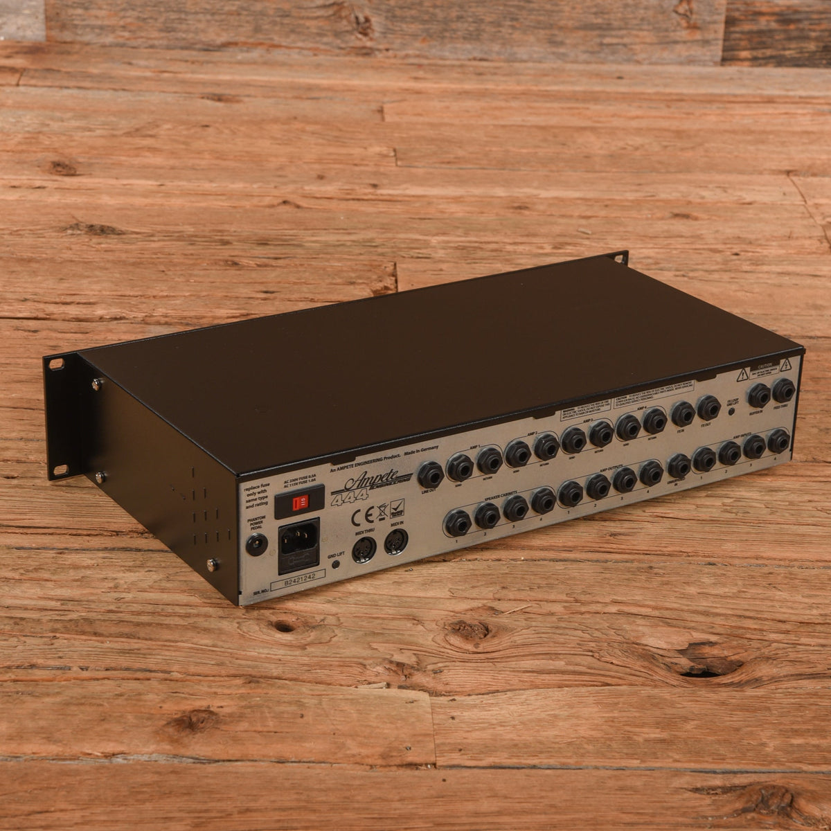 Ampete 444 Amp and Cabinet Switcher - View 2 | MusicMarket