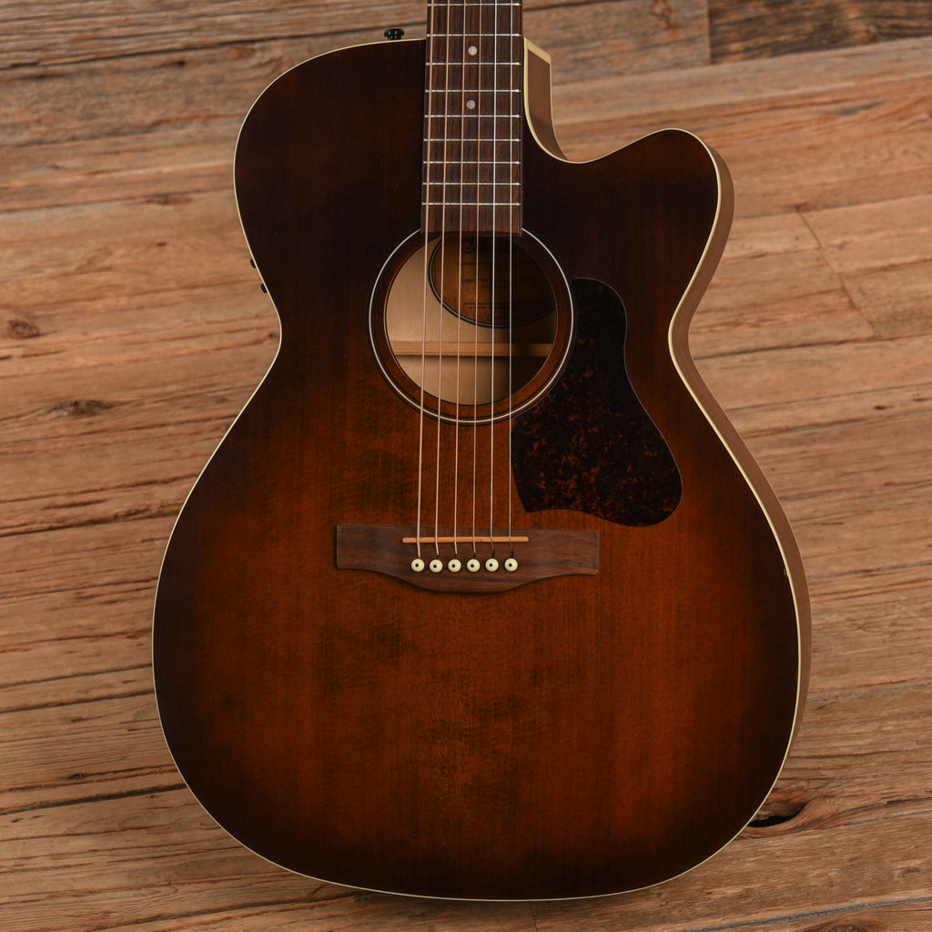 Art & Lutherie Legacy Sunburst - View 2 | MusicMarket