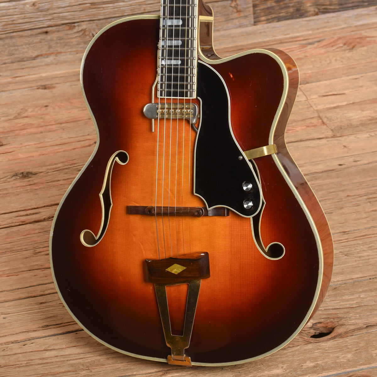 Barker Hollow Body Jazz Guitar Sunburst 1972 - View 2 | MusicMarket