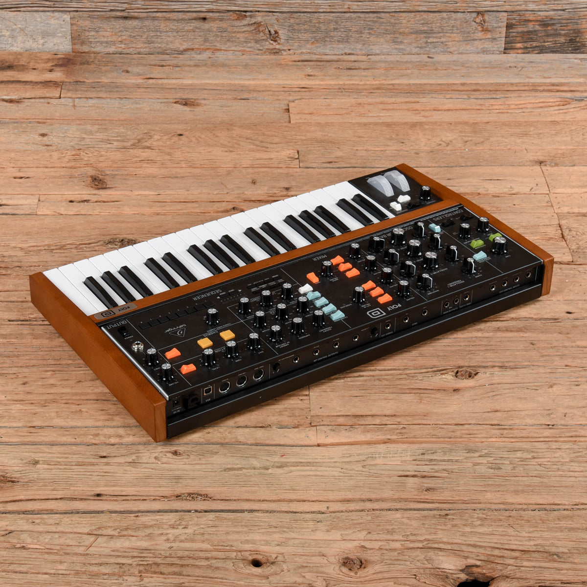 Behringer Poly D 4-Voice Polyphonic Synthesizer - View 2 | MusicMarket