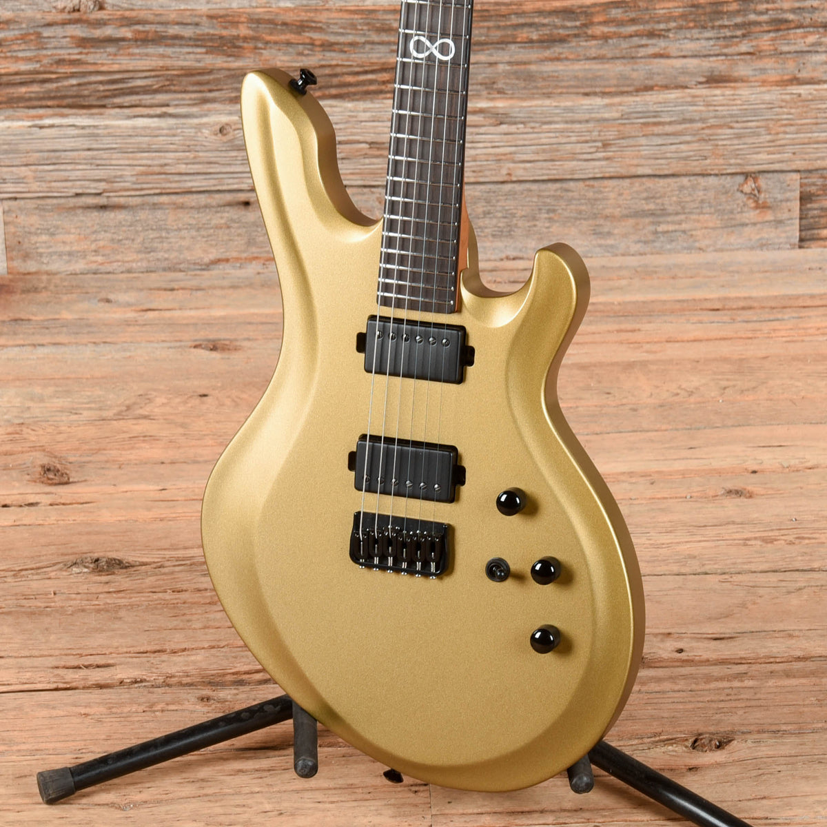 Chapman Guardian Cyber Gold 2024 - View 2 | MusicMarket