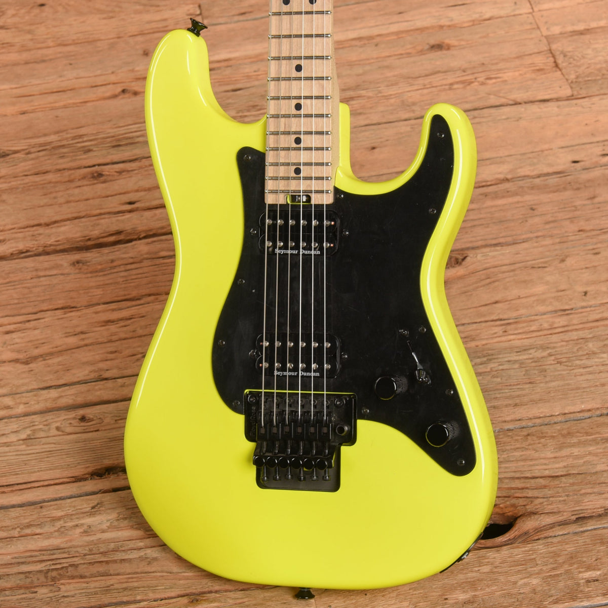 Charvel Pro-Mod So-Cal Style 1 HH FR Neon Yellow 2015 - View 2 | MusicMarket