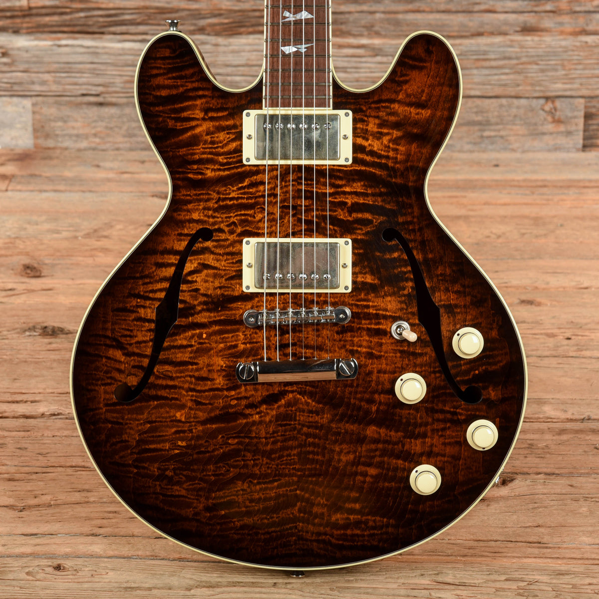 Collings I-35 Deluxe Tigers Eye Burst 2024 - MusicMarket