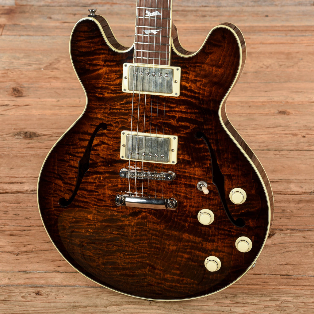 Collings I-35 Deluxe Tigers Eye Burst 2024 - View 2 | MusicMarket