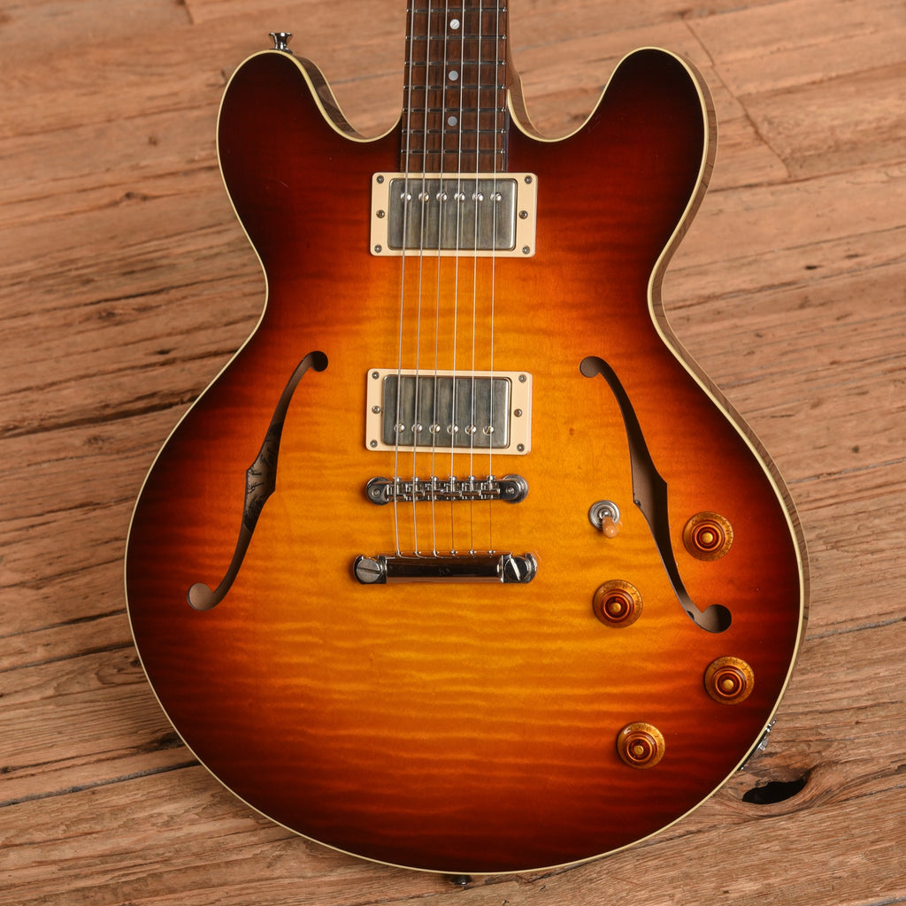 Collings I-35 LC Sunburst 2022 - View 2 | MusicMarket
