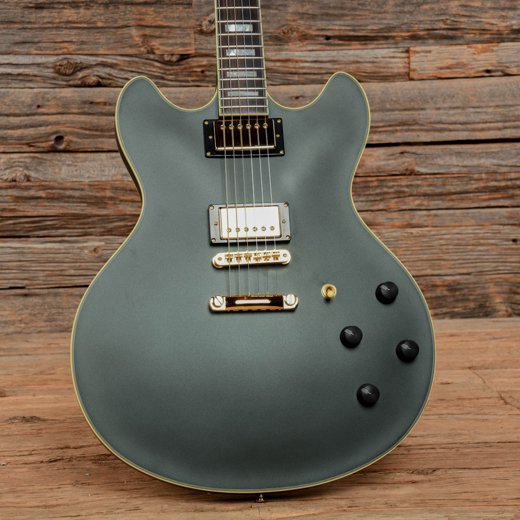 D'Angelico Deluxe DC Satin Black 2016 - View 8 | MusicMarket