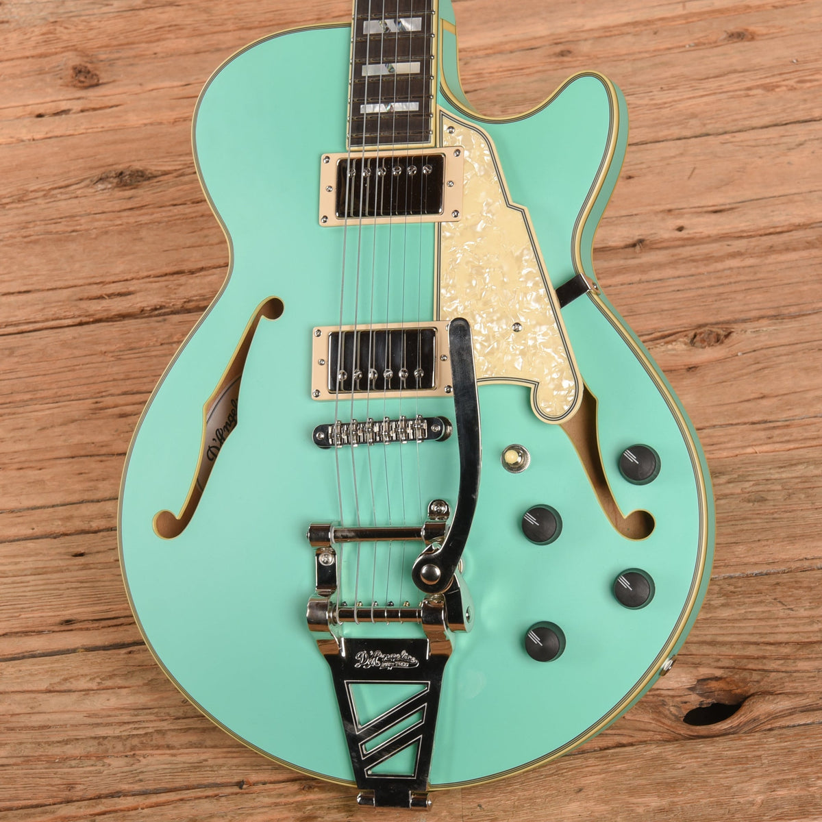 D'Angelico Deluxe SS Semi-Hollow Single Cutaway Matte Surf Green 2020 - View 2 | MusicMarket