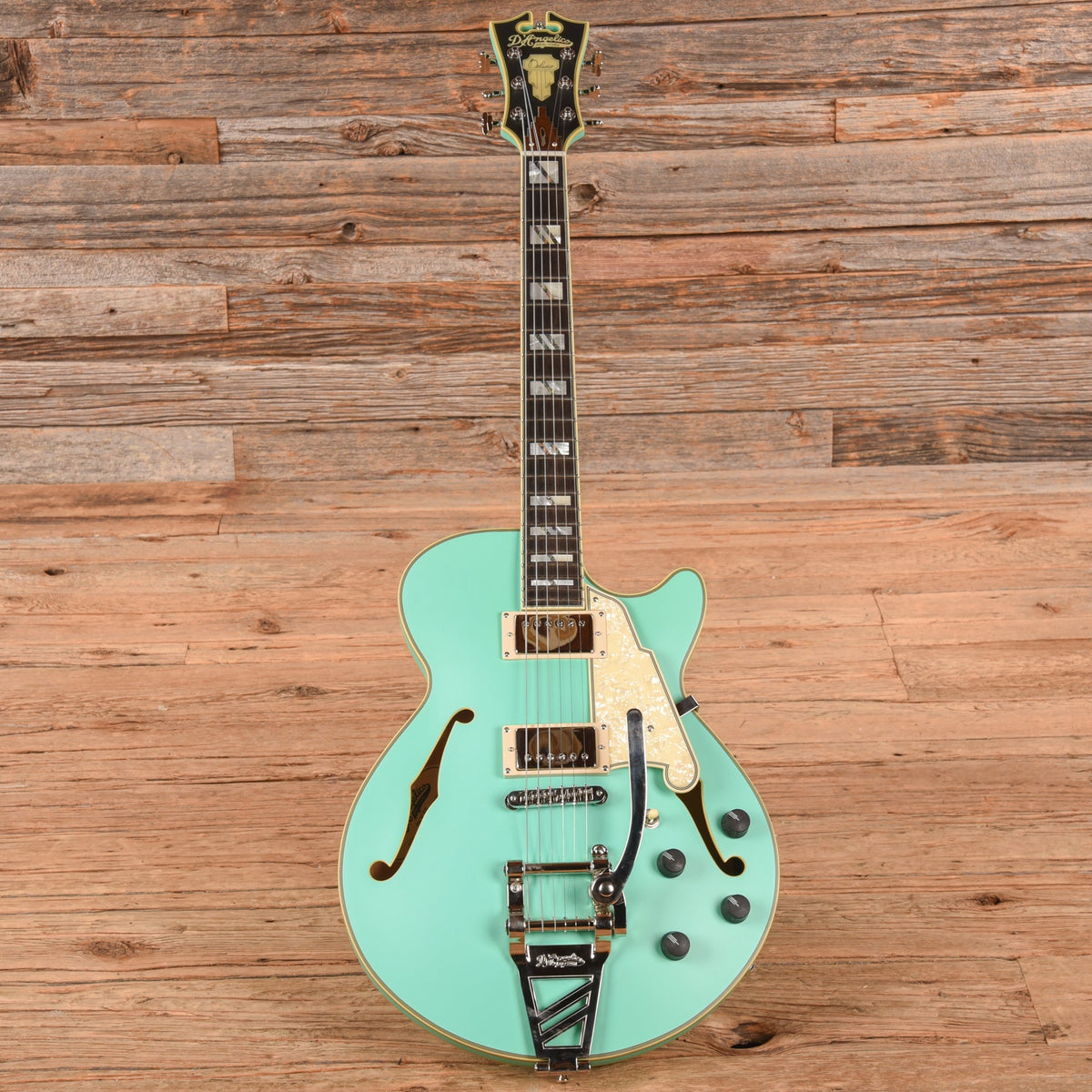 D'Angelico Deluxe SS Semi-Hollow Single Cutaway Matte Surf Green 2020 - View 4 | MusicMarket