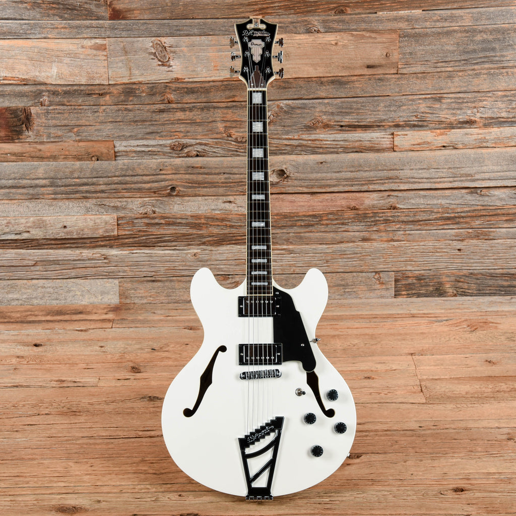 D'Angelico Premier DC White - View 4 | MusicMarket