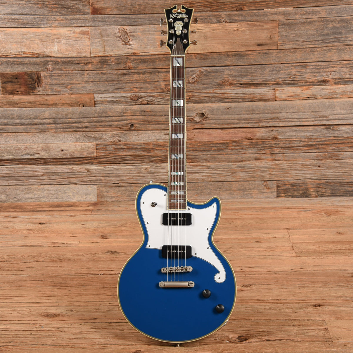 D'Angelico Deluxe Atlantic Sapphire Blue 2021 - View 4 | MusicMarket