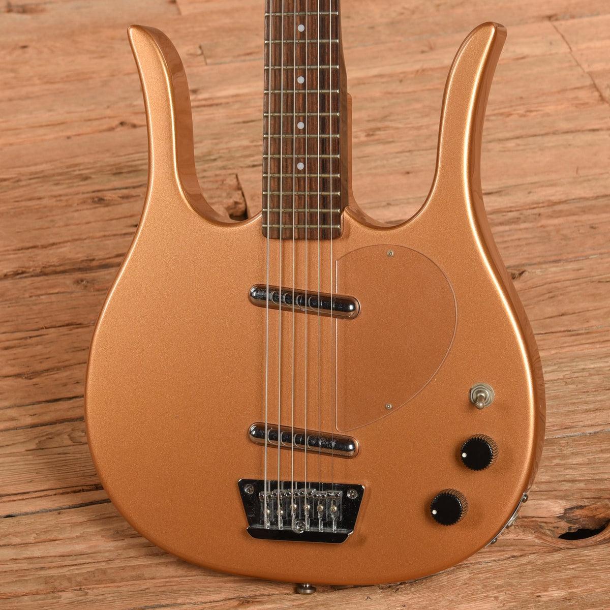 Danelectro Longhorn Baritone Gold - View 2 | MusicMarket