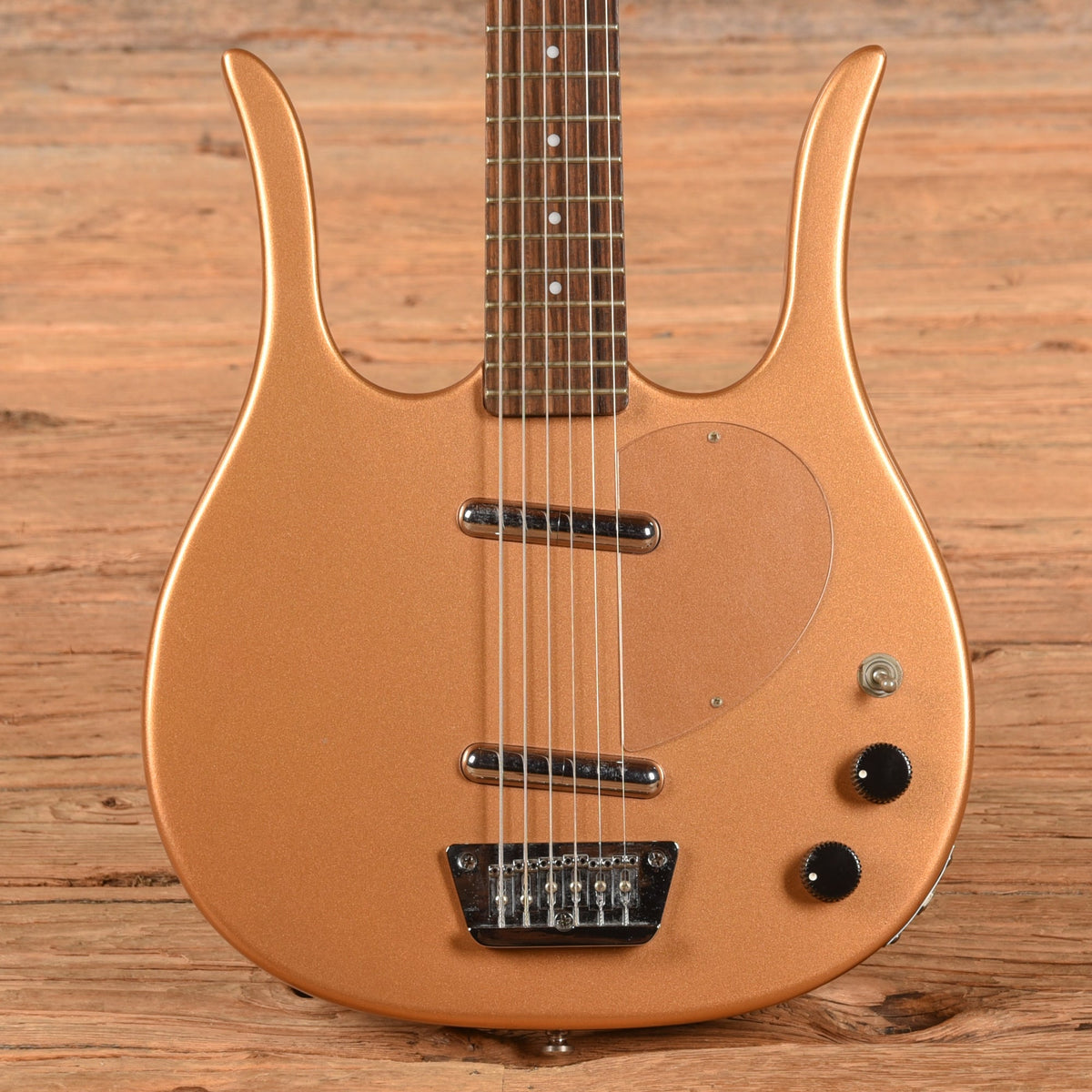 Danelectro Longhorn Baritone Gold - MusicMarket