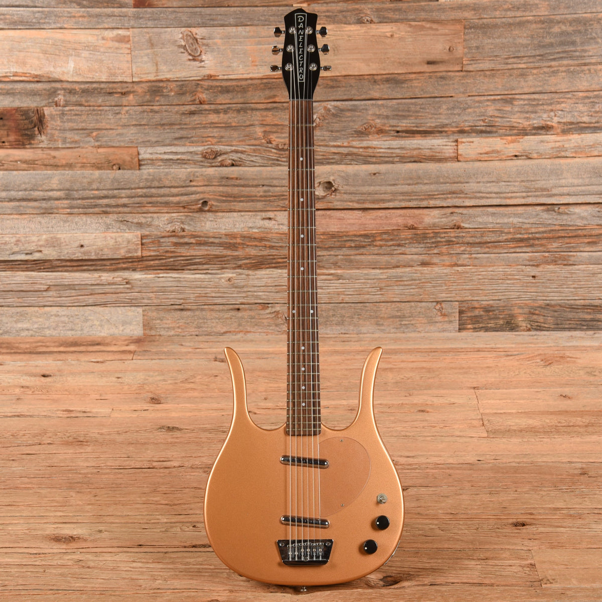 Danelectro Longhorn Baritone Gold - View 4 | MusicMarket