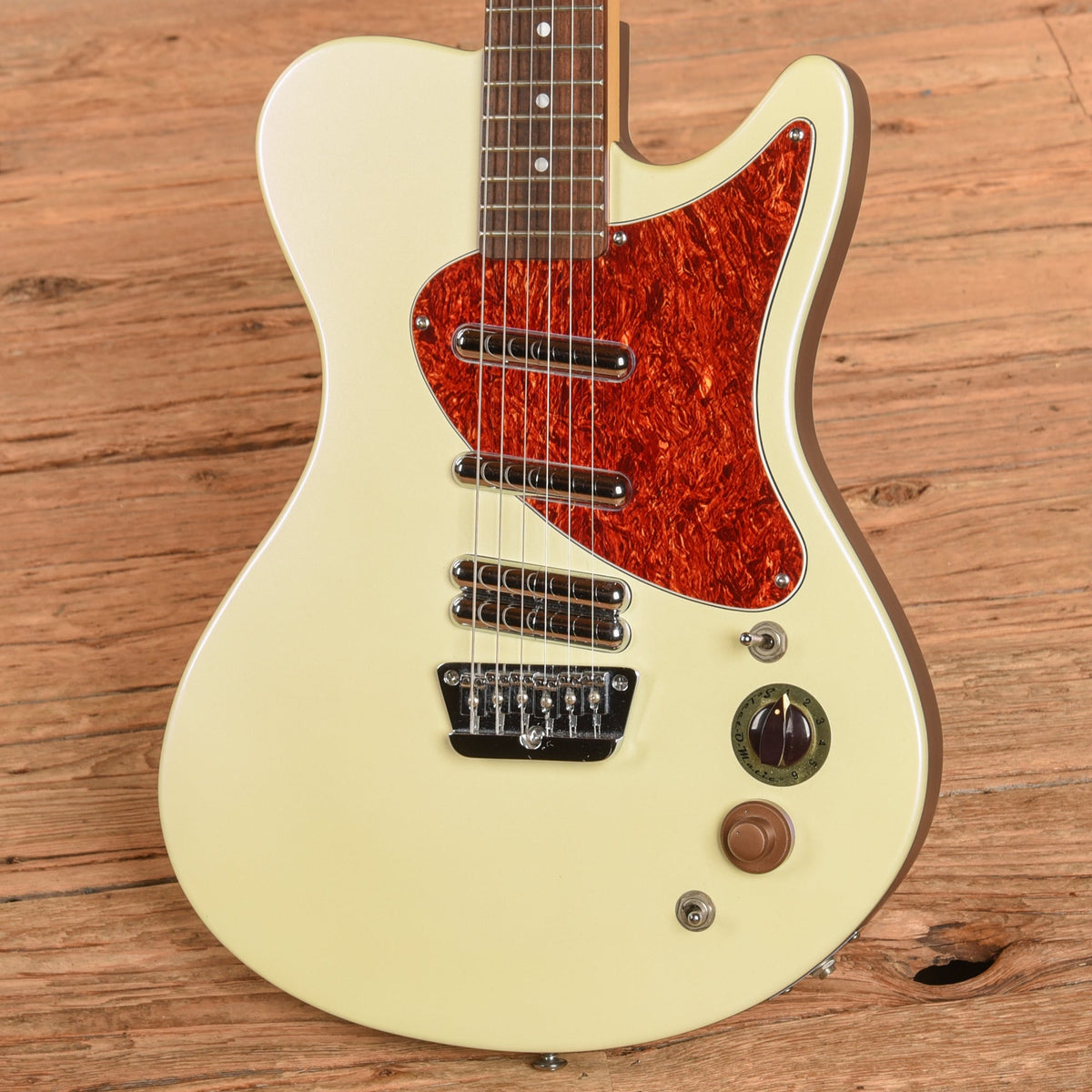 Danelectro Mod 6 White - View 2 | MusicMarket