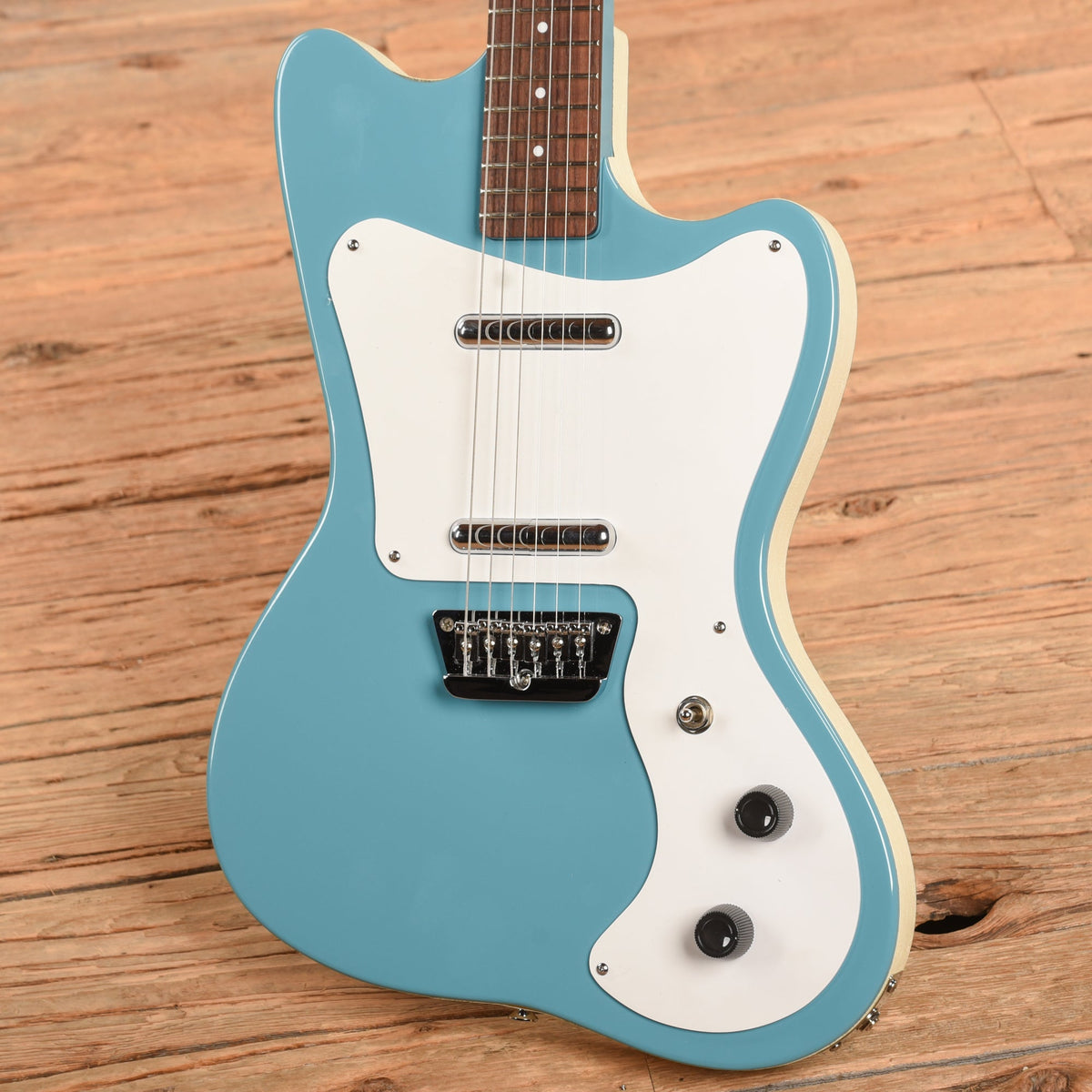 Danelectro The '67 Dano Aqua - View 2 | MusicMarket