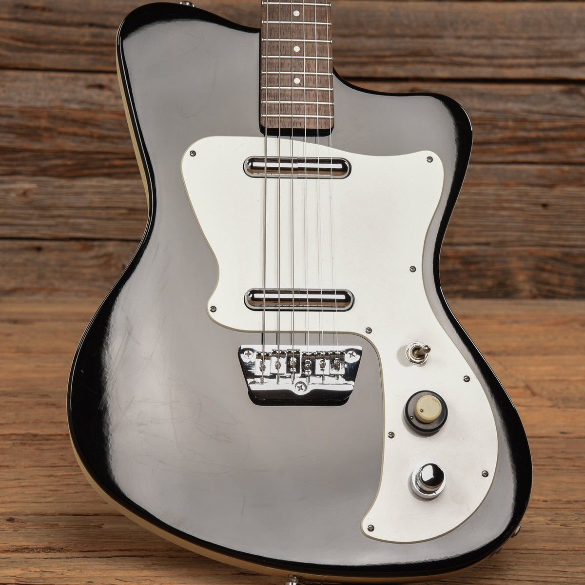 Danelectro The '67 Dano Black - View 8 | MusicMarket