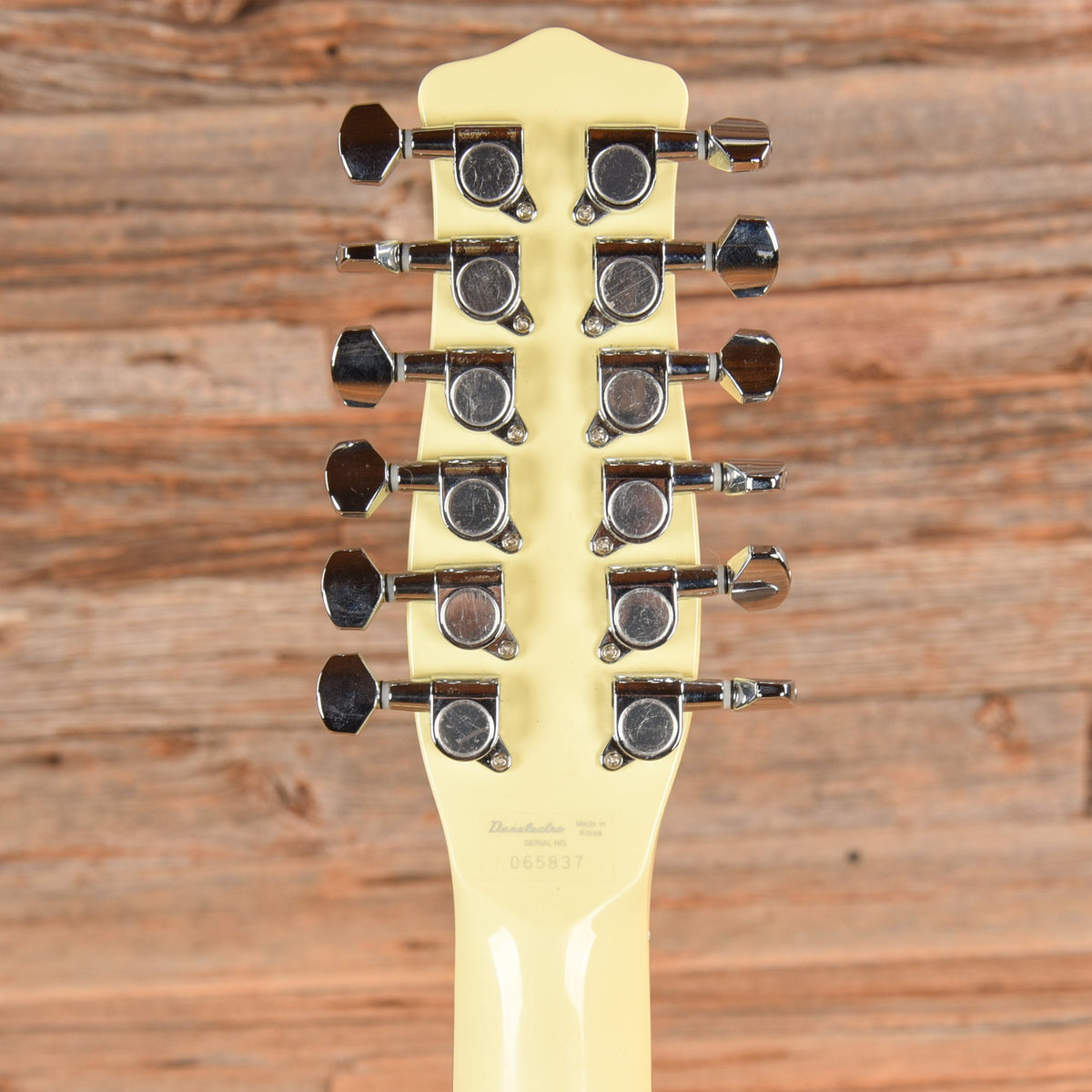 Danelectro Vintage 12-String Vintage White - View 7 | MusicMarket