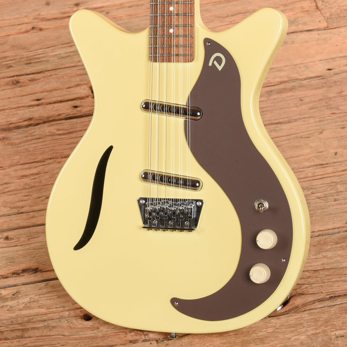 Danelectro Vintage 12-String Vintage White - View 2 | MusicMarket