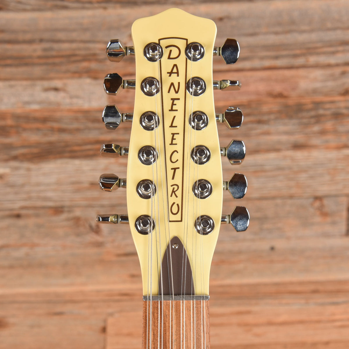 Danelectro Vintage 12-String Vintage White - View 6 | MusicMarket