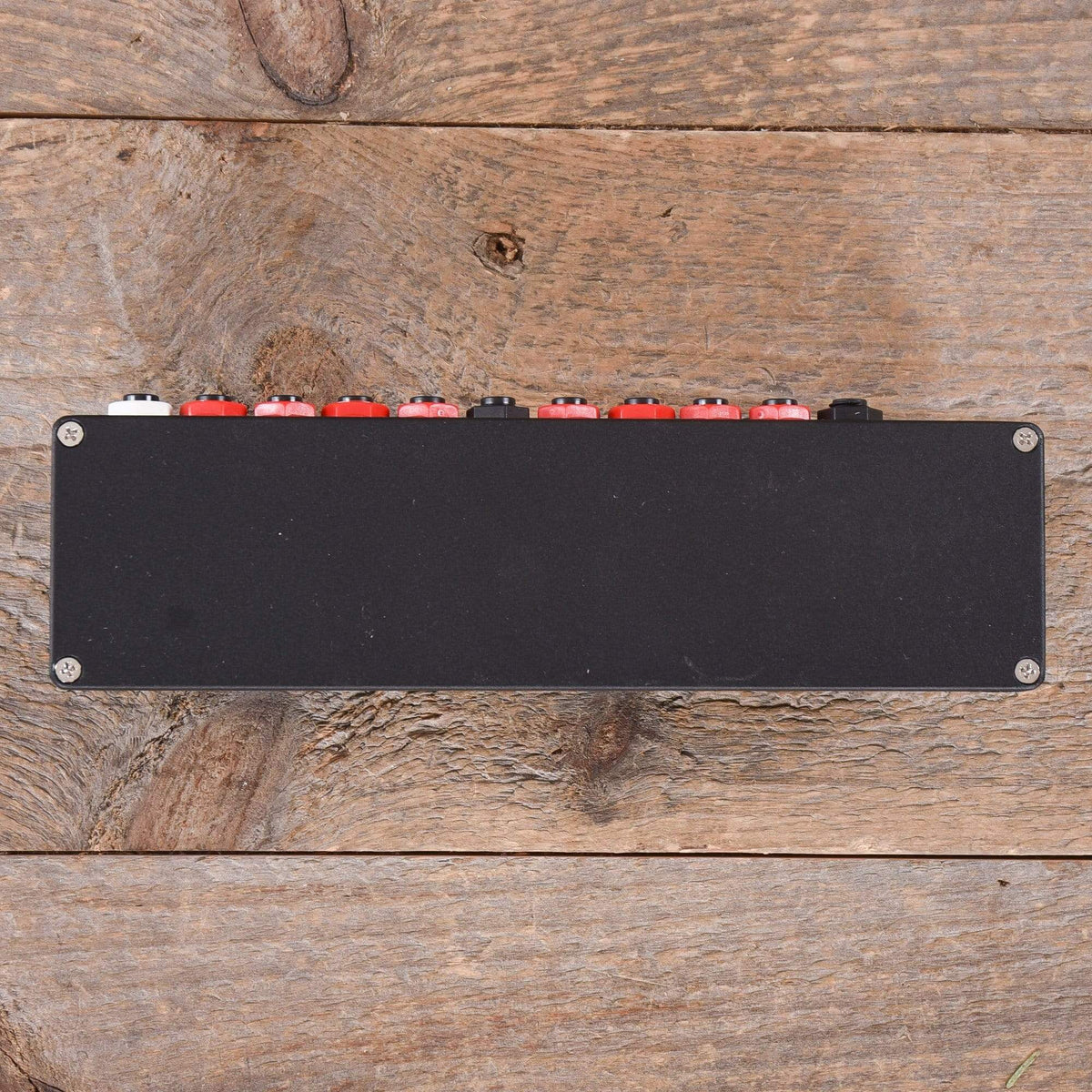 Disaster Area DPC-8EZ Gen3 Programmable Bypass Switcher with MIDI - View 3 | MusicMarket