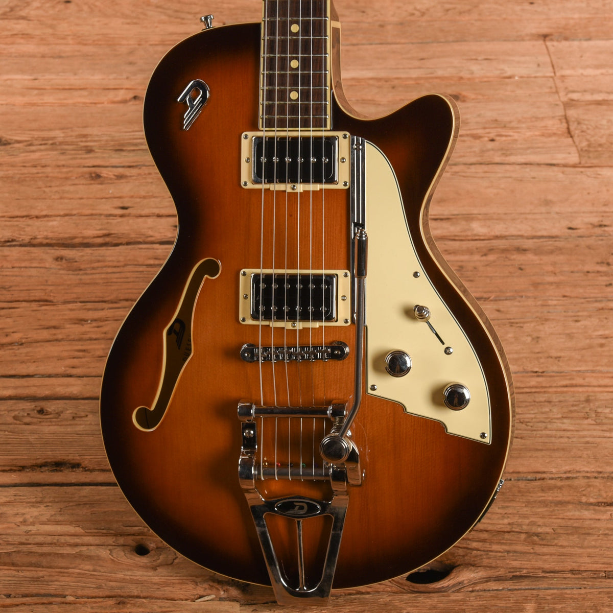 Duesenberg Starplayer TV Sunburst 2023 - View 2 | MusicMarket