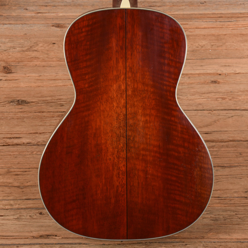 Eastman E10OOSS/V Adirondack/Mahogany OO Slope Shoulder Antique Varnish 2023 - View 3 | MusicMarket