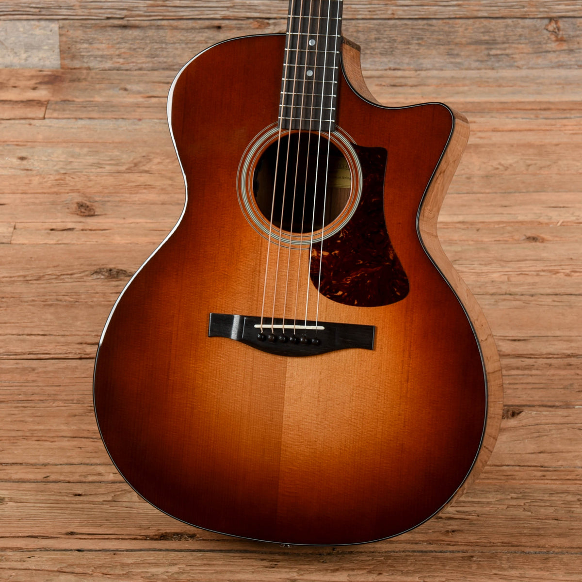 Eastman AC222CE-DLX Sunburst - View 2 | MusicMarket