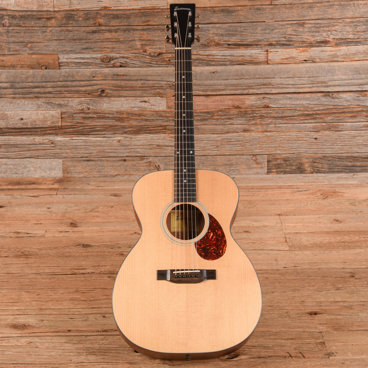 Eastman E1OM Natural - View 4 | MusicMarket