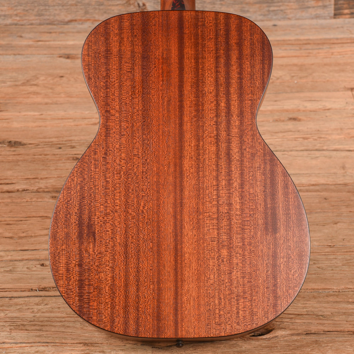 Eastman E1OM Natural - View 3 | MusicMarket