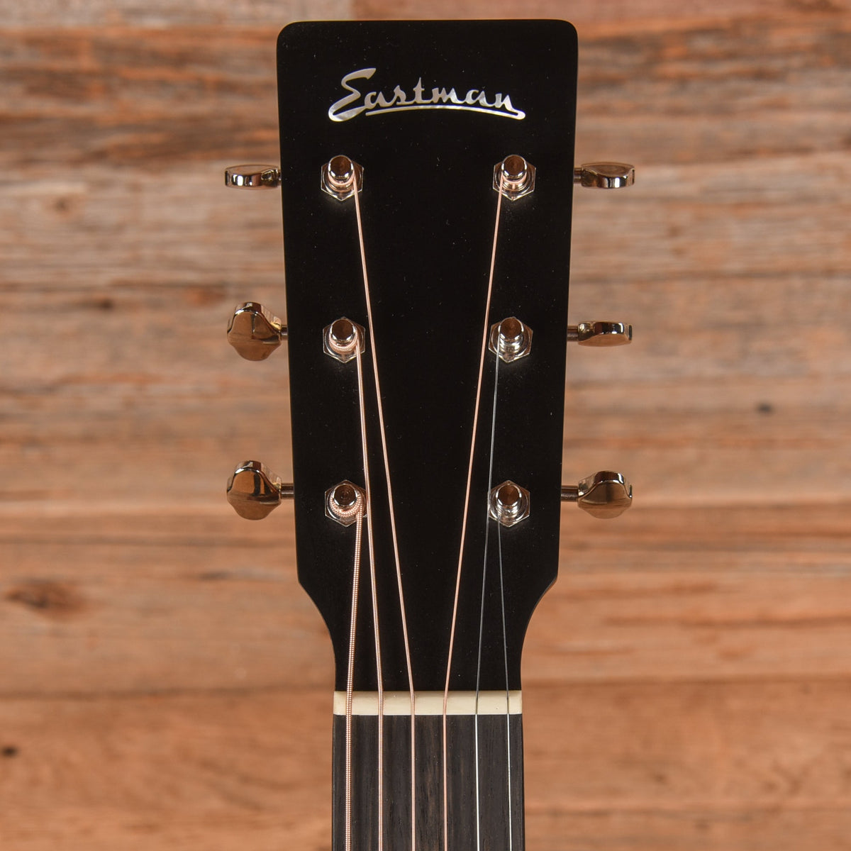 Eastman E1OM Natural - View 6 | MusicMarket