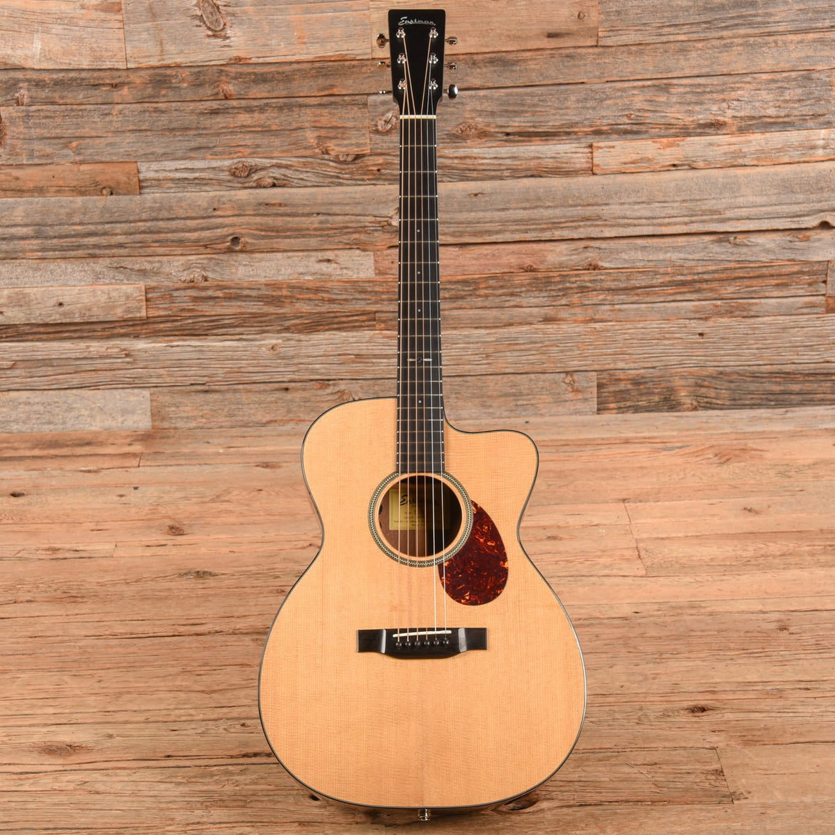 Eastman E1OMCE-Special Natural - View 4 | MusicMarket