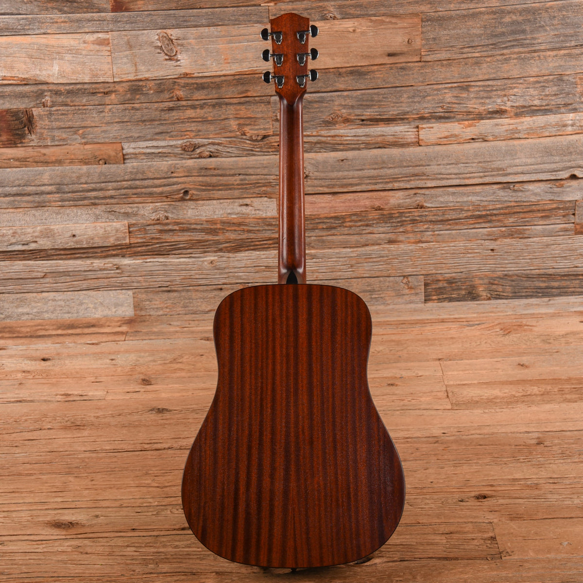 Eastman PCH1-OM Pacific Coast Highway Series Sunburst 2022 - View 5 | MusicMarket