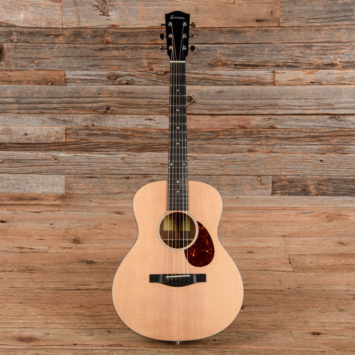 Eastman ACTG2E-OV Natural - View 4 | MusicMarket