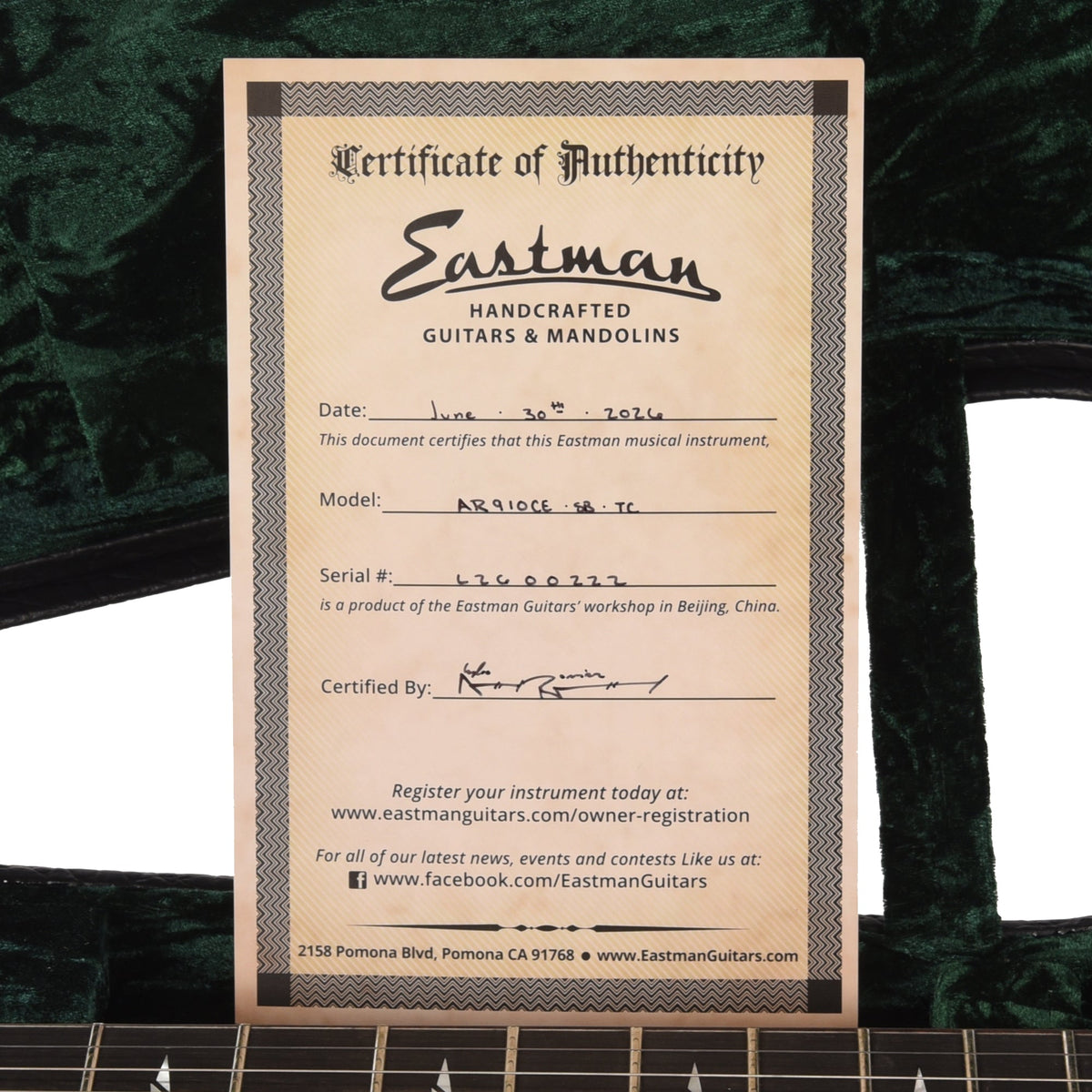 Eastman AR910CE 17" Thermo-Cure Maple Archtop Sunburst - View 9 | MusicMarket