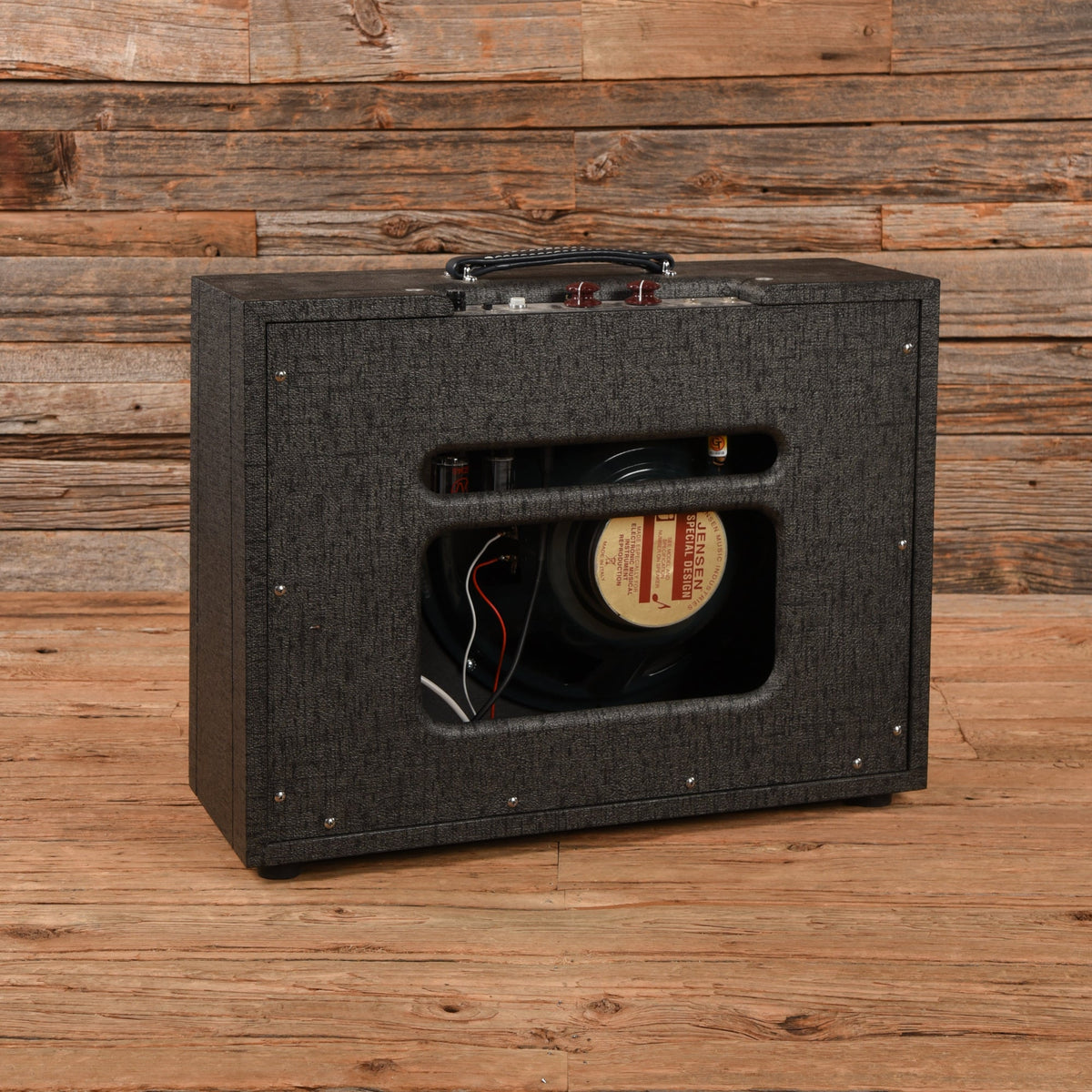 Echopark Clarence 1x15 Combo - View 2 | MusicMarket
