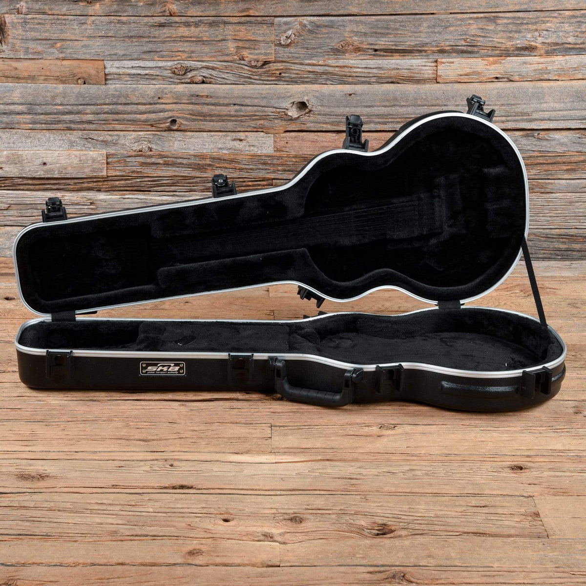Echopark Downtowner Carved Top Case Study Black Beauty 2018 - View 11 | MusicMarket