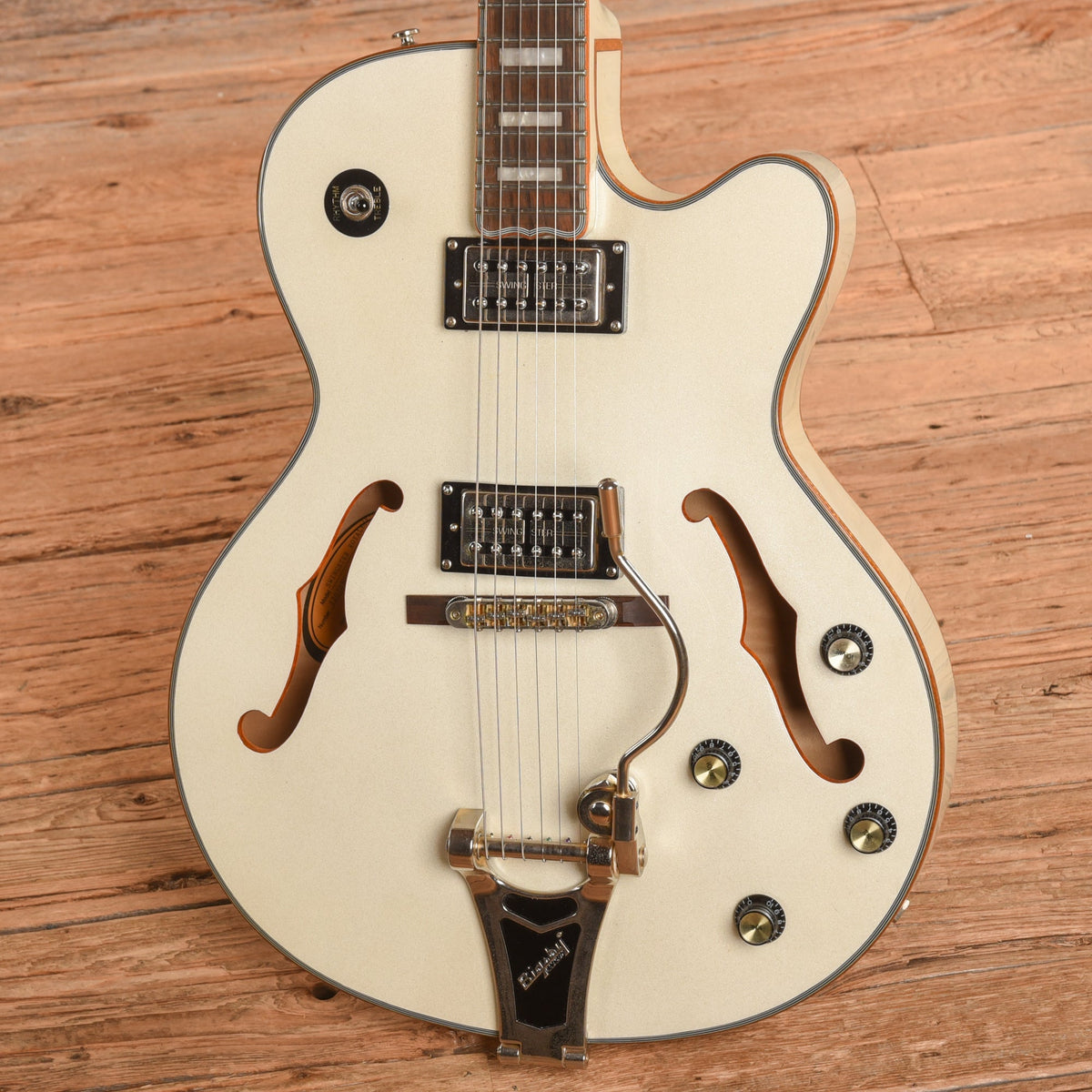 Epiphone Emperor Swingster Royale Pearl White 2012 - View 2 | MusicMarket