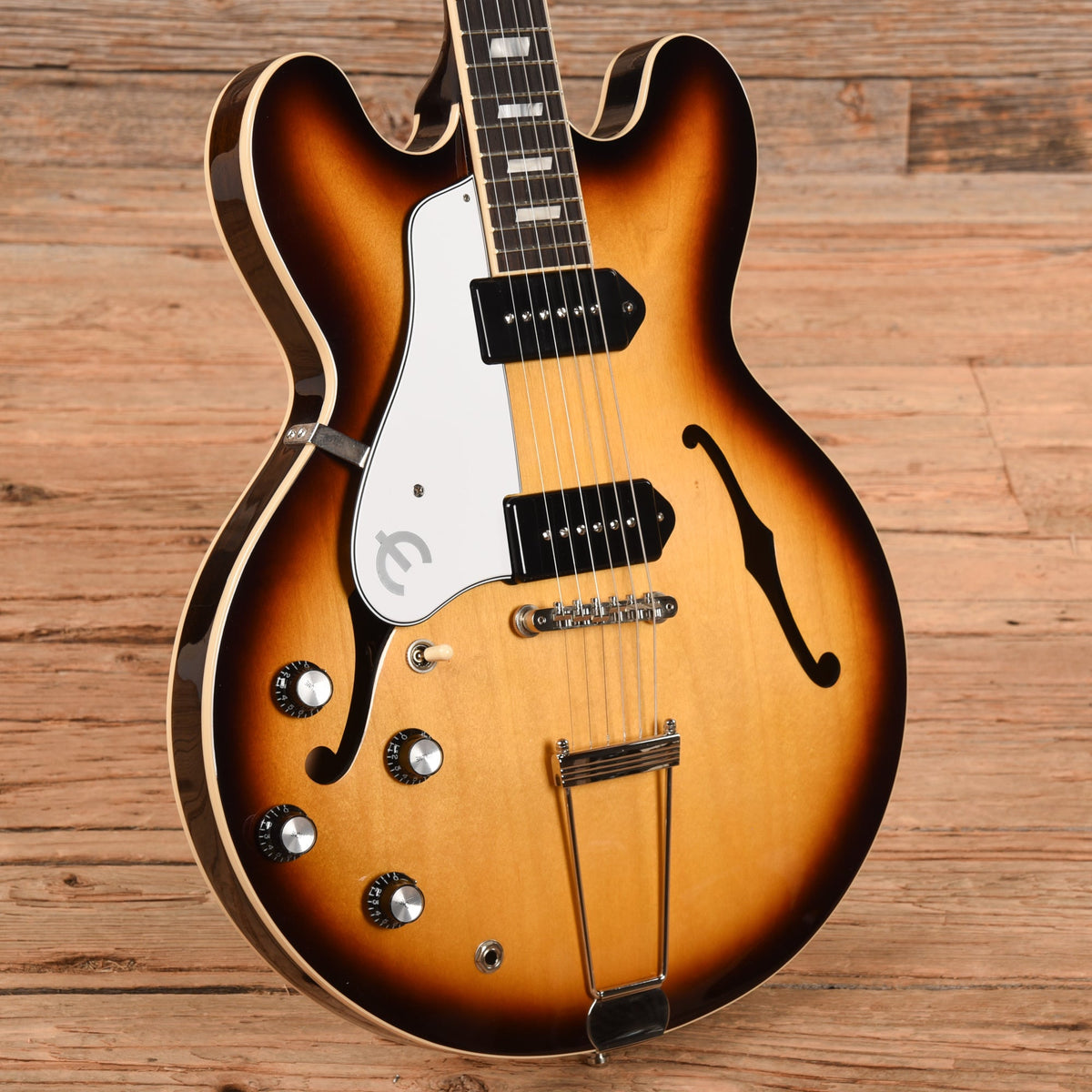 Epiphone USA Casino Vintage Burst 2022 LEFTY - View 2 | MusicMarket
