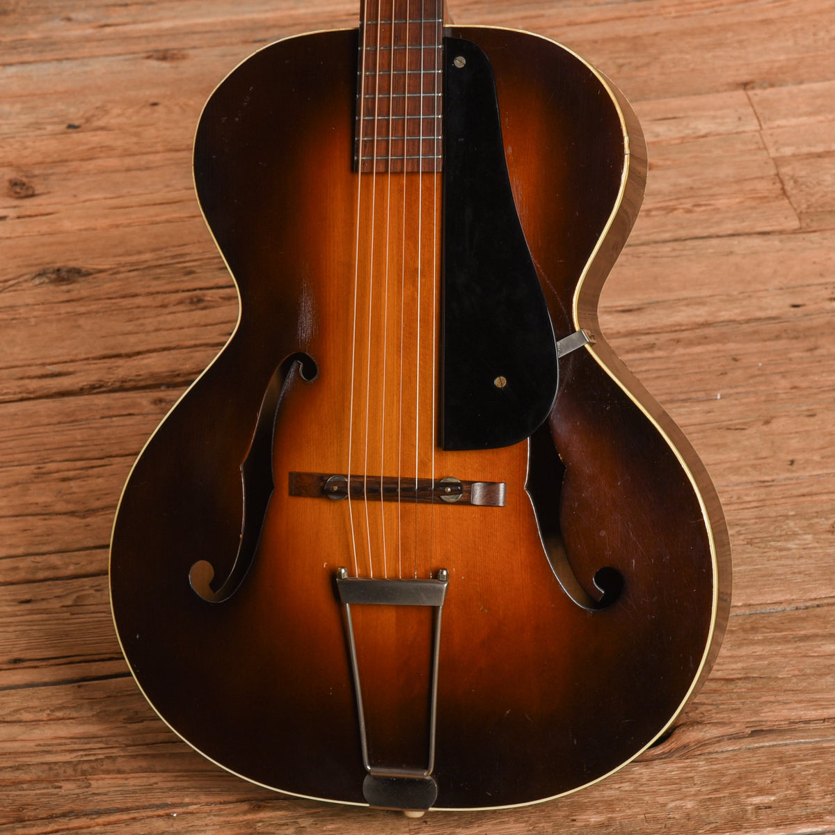 Epiphone Olympic Sunburst 1938 - View 2 | MusicMarket