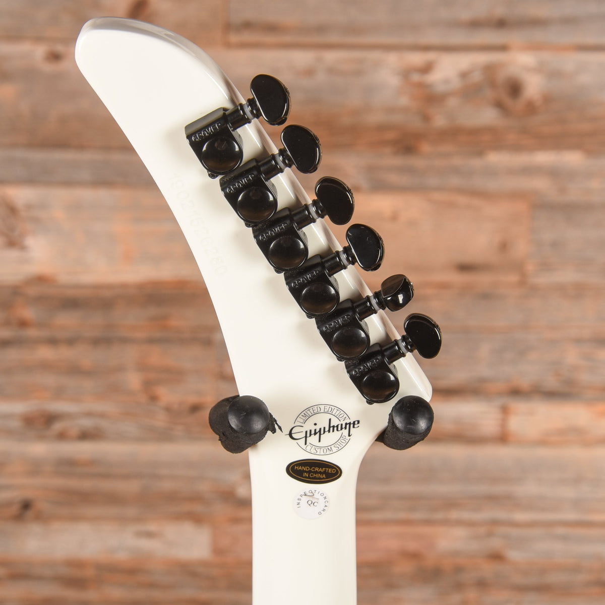 Epiphone '84 Explorer-EX Alpine White 2019 - View 7 | MusicMarket