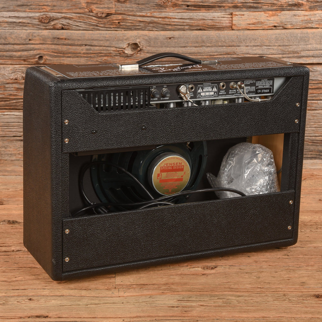 Fender '64 Custom Deluxe Reverb 2-Channel 20-Watt 1x12" Guitar Combo Amp - View 2 | MusicMarket