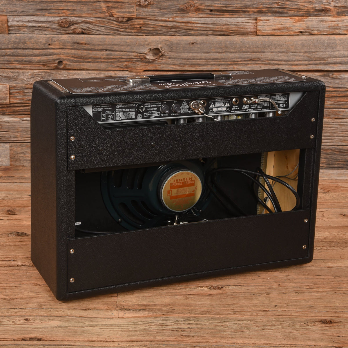 Fender '64 Custom Deluxe Reverb-Amp 2-Channel 20-Watt 1x12" Guitar Combo - View 2 | MusicMarket