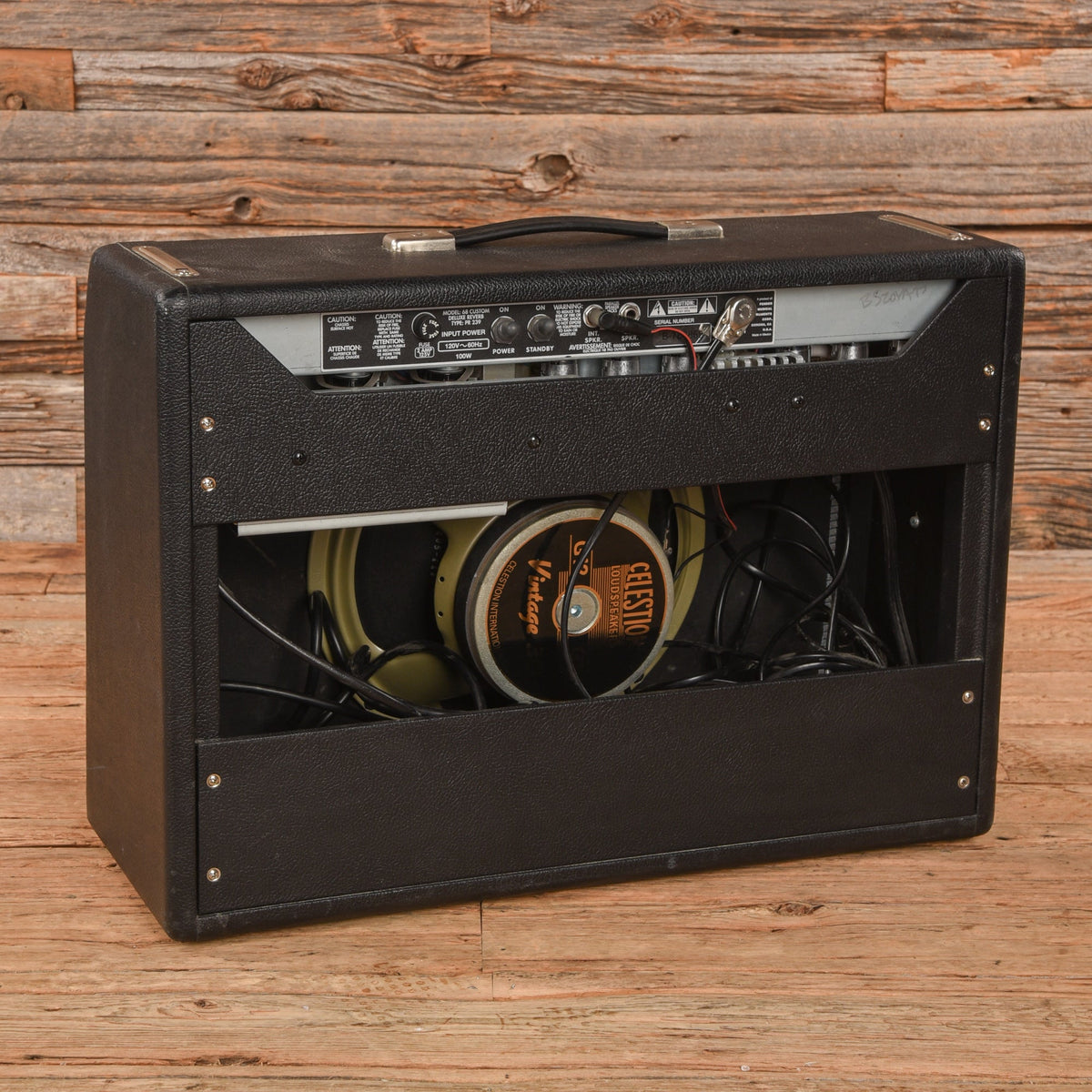 Fender 68 Custom Deluxe Reverb - View 2 | MusicMarket