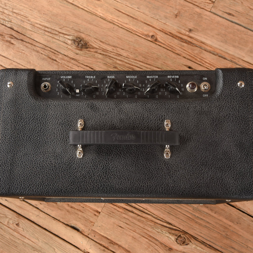 Fender Blues Junior III 15-Watt 1x12" Guitar Combo - View 3 | MusicMarket