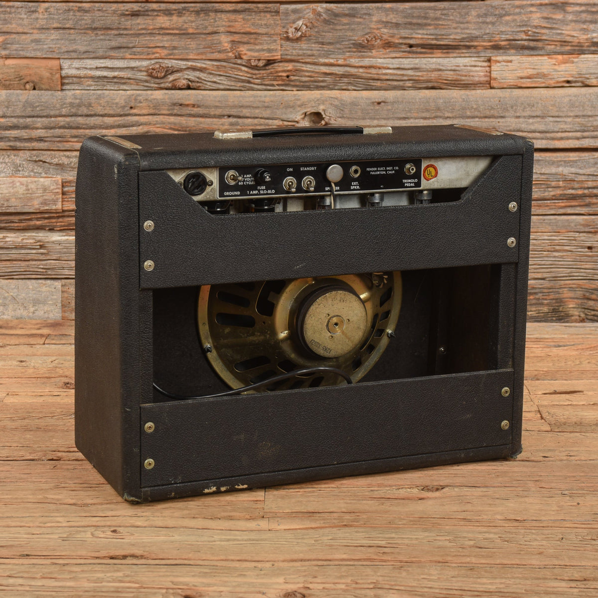 Fender Deluxe 2-Channel 20-Watt 1x12" Guitar Combo Amp 1963 - View 2 | MusicMarket