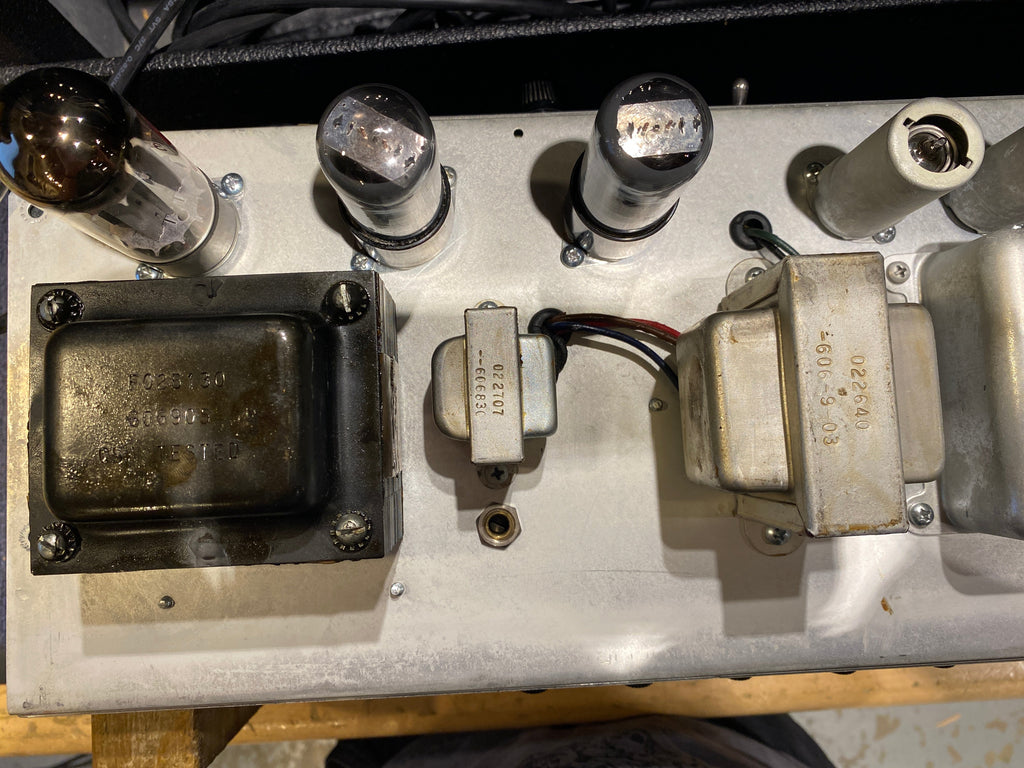 Fender Deluxe Reverb "Drip Edge" 2-Channel 22-Watt 1x12" Guitar Combo 1969 - View 6 | MusicMarket