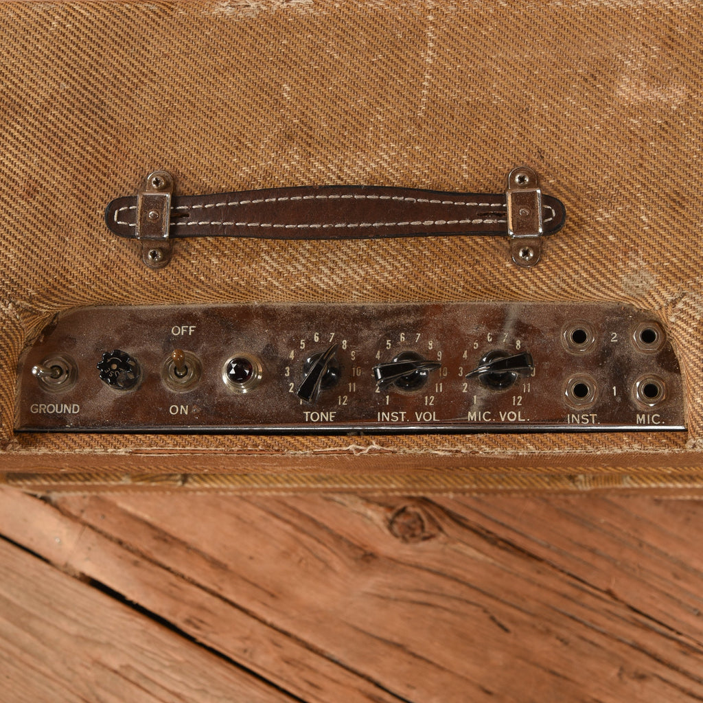 Fender Deluxe Tweed Amplifier 1956 - View 3 | MusicMarket